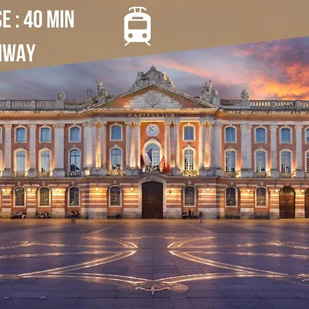 Spacious Parking-tram-airport