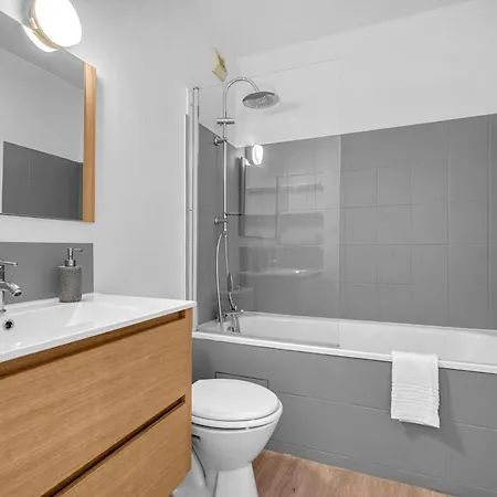 Apartman Spacious Parking-tram-airport