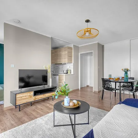 Spacious Parking-tram-airport Blagnac